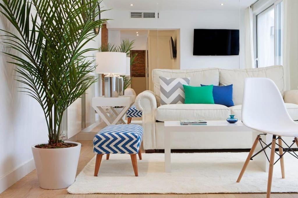 Luminoso Apartamento Con Terraza En Sol Apartman Madrid Kültér fotó