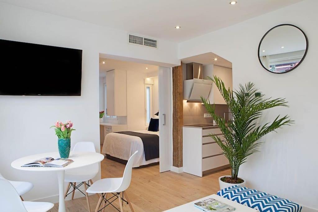 Luminoso Apartamento Con Terraza En Sol Apartman Madrid Kültér fotó