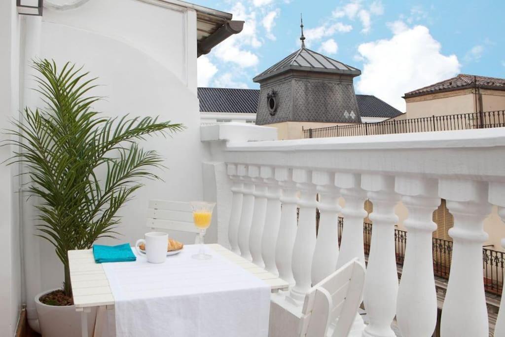 Luminoso Apartamento Con Terraza En Sol Apartman Madrid Kültér fotó